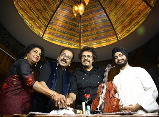 Chef Harneet Jolly Surprises Bickram Ghosh And  Hariharan With Chocolate Violin Sculpture To Celebrate  ISHQ- SONGS  OF LOVE  Album Launch