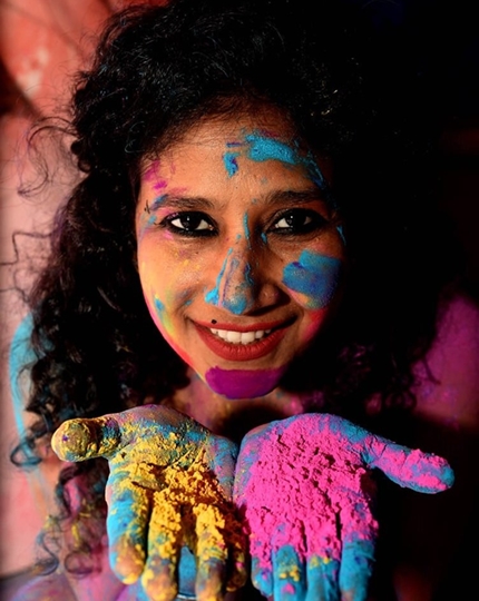Painter Sandhya Vaish Celebrated The Festival Of Colours HOLI This Year By Staying  Indoors