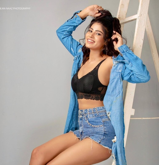 Ayra Bansal  Stunning Beauty To Rock In Bollywood