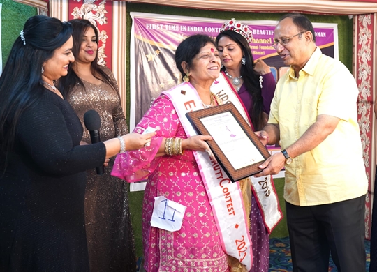 Evergreen Beauty Contest Season-1  30+ Women On The Ramp Floor  Deepti Joshi Bags The First Evergreen Beauty Title