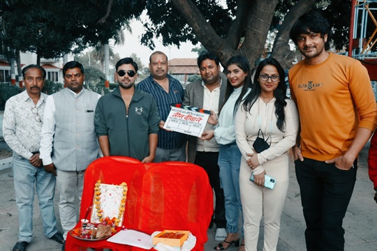 सुरेश राठौर, सुरेन्द्र सिंह, जितेन्द्र गुप्ता जीतू लेकर आ रहे हैं “तीन दीवाने”,  शूटिंग हो रही है लखनऊ में