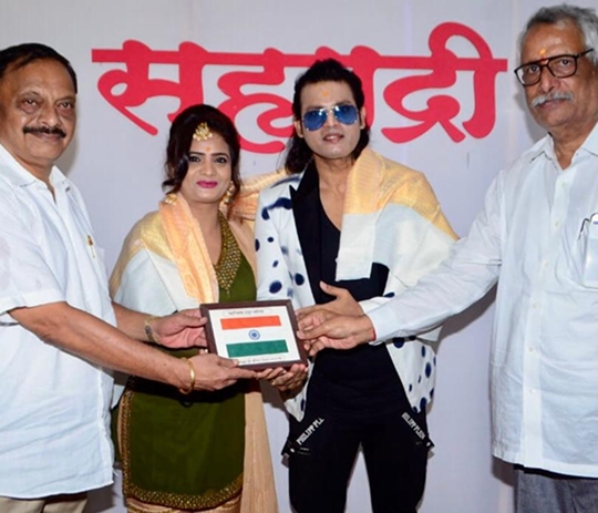 Mukesh J Bharti And  Manju Bharti Visit Mumbai’s Andheri Cha Raja For Ganpati Darshan