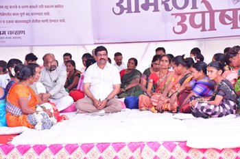 Jijau Sanstha Started A Hunger Strike For The Justice Of The Project Victims  And Nilesh Sambre Is Sitting On Fast With The Project Victims